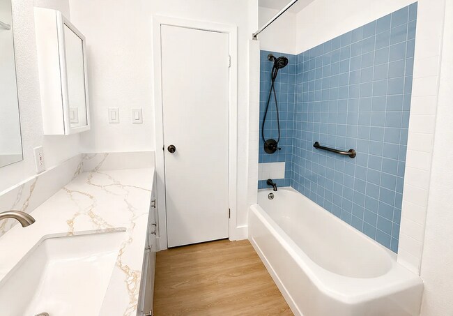 Foto del edificio - 6986 Elegance Ct