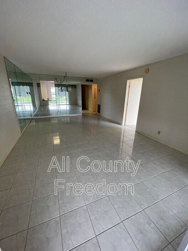 Foto del edificio - 4570 W 18th Ave