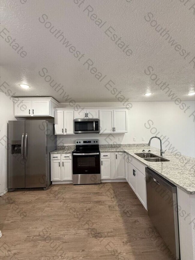Building Photo - New Spacious 2 bedroom 2 bath Duplex.