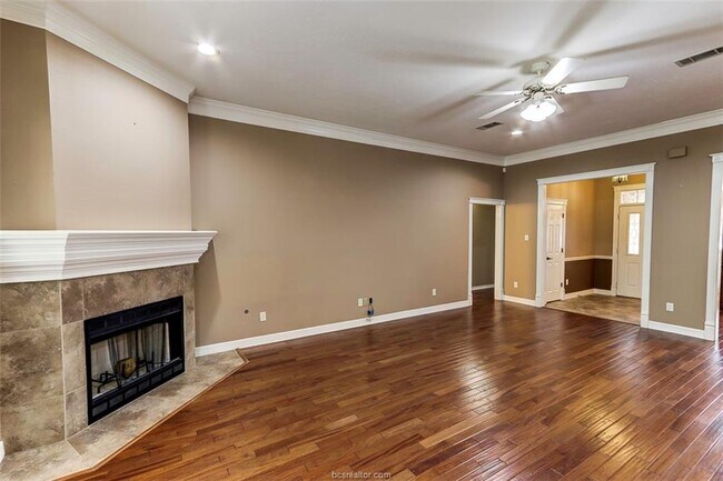 Building Photo - 9000 Timber Knoll Dr