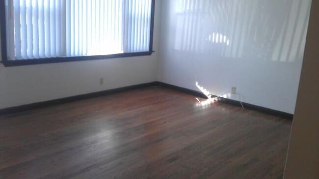 Building Photo - 3 br/1 ba - Great home/Great Space/Great Price