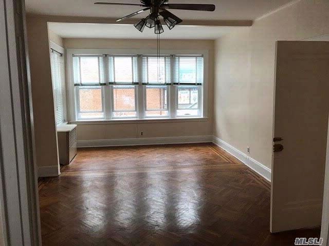 Primary Photo - 6022 Bleecker St