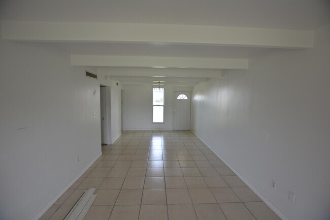 Foto del edificio - 813 Club Cir