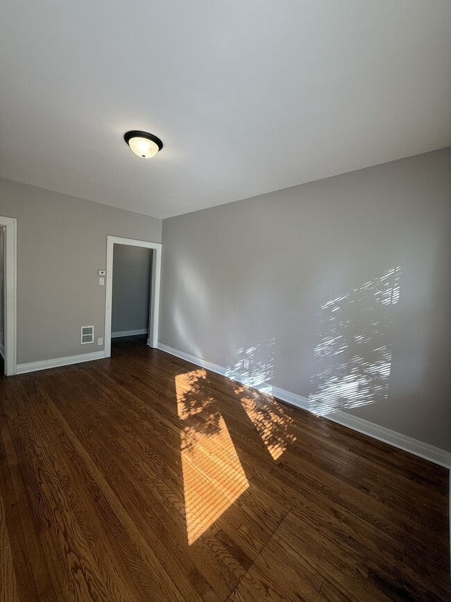 Foto del edificio - 3901 W Division St