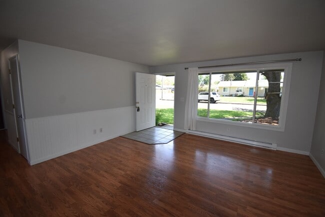 Foto del edificio - Elegant 4-Bedroom Corner-Lot Home