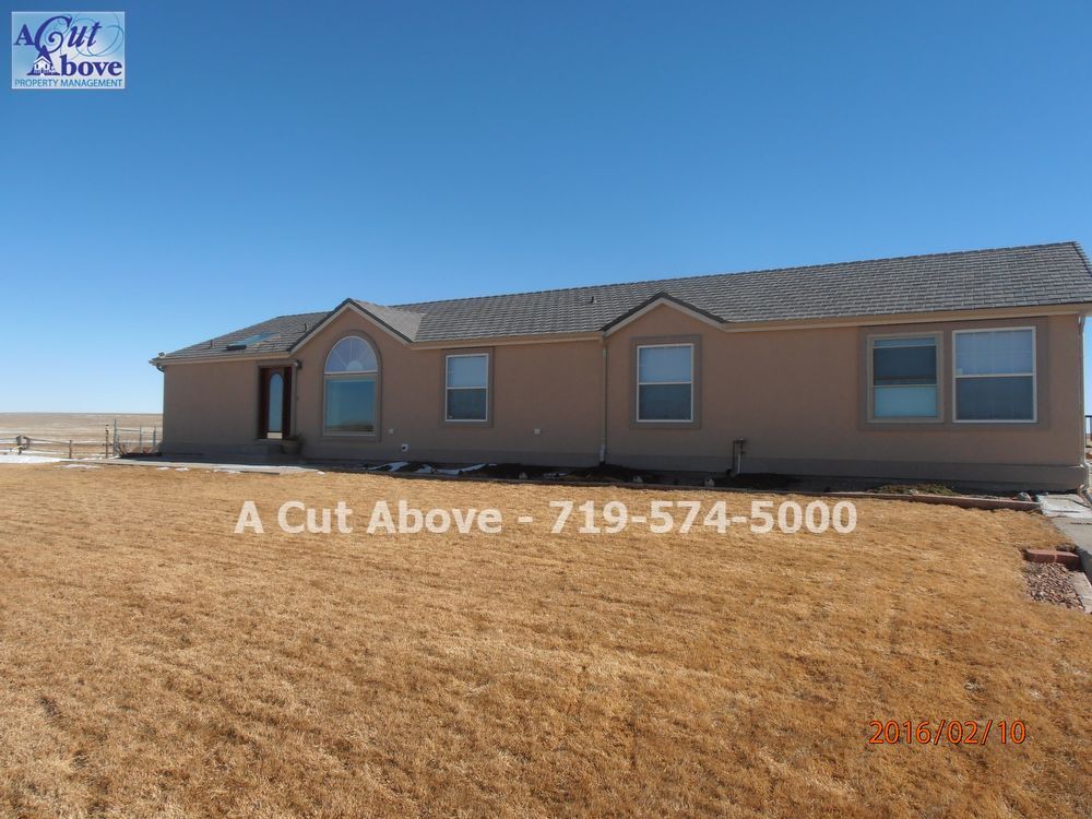 Foto principal - 4 Bedrm 3.5 Bath home with acreage