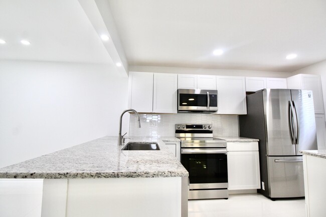 Building Photo - 4501 Fountains Dr