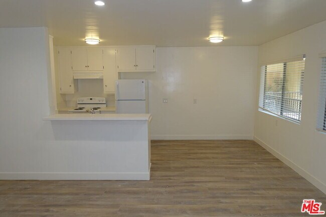 Foto del edificio - 1301 N Mansfield Ave
