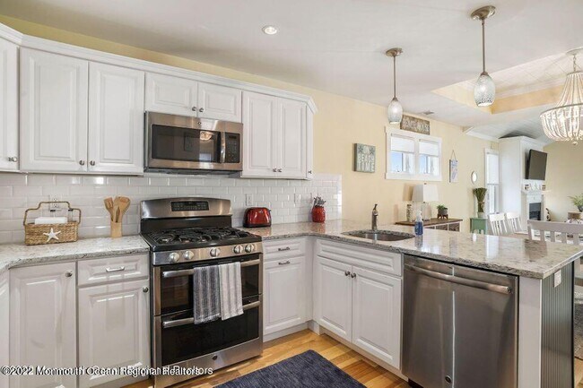 Building Photo - 369 W 8th St