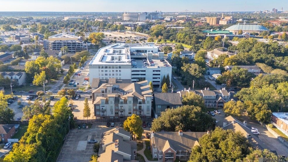 Foto principal - 255 E Boyd Dr