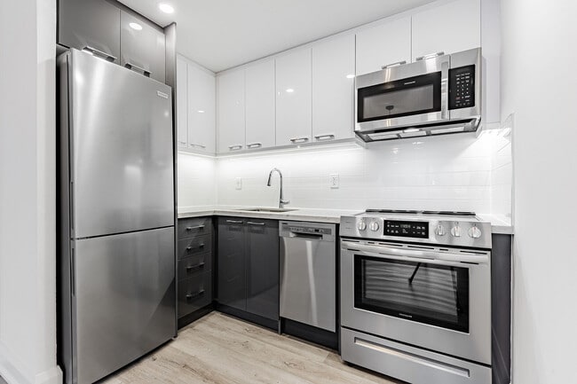 Building Photo - 191 Sherbourne St