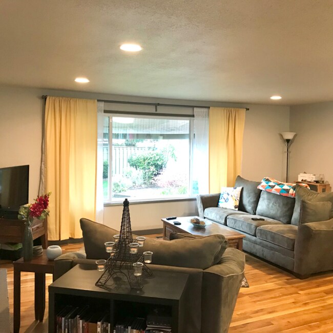 Building Photo - 9107 SW Monterey Pl