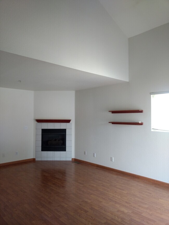 Foto del edificio - COZY 2BED/2.5 BATH TOWNHOME AT RIVER BEND ...