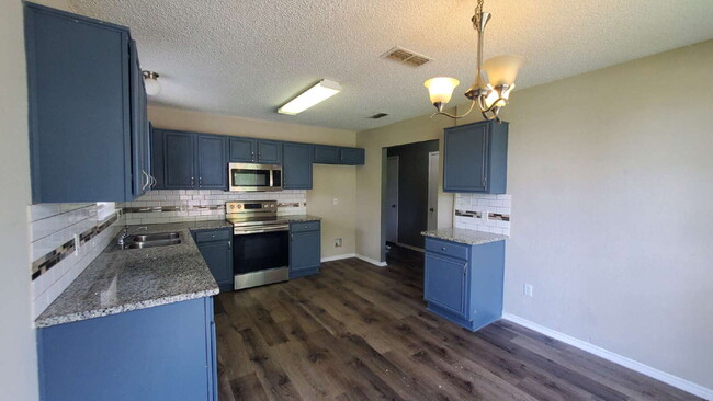 Building Photo - Eagle Mountain-Saginaw ISD, 3 bedrooms, 2 ...