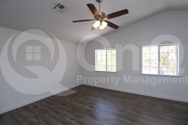 Foto del edificio - 9340 E Des Moines St