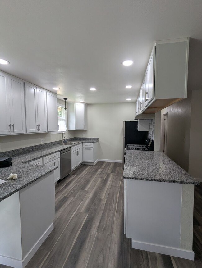 Foto del edificio - Very nice 3 bd 2 bath