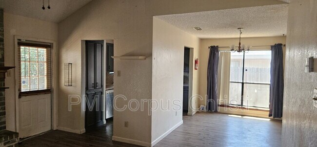 Foto del edificio - 6106 Angus Dr