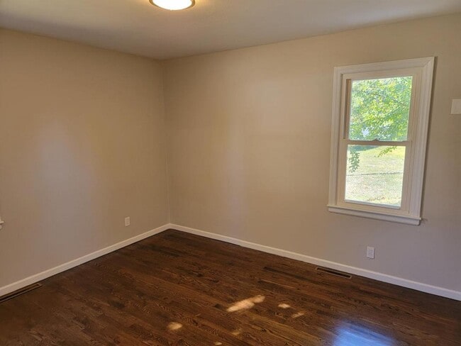 Building Photo - 5105 NE 44th St