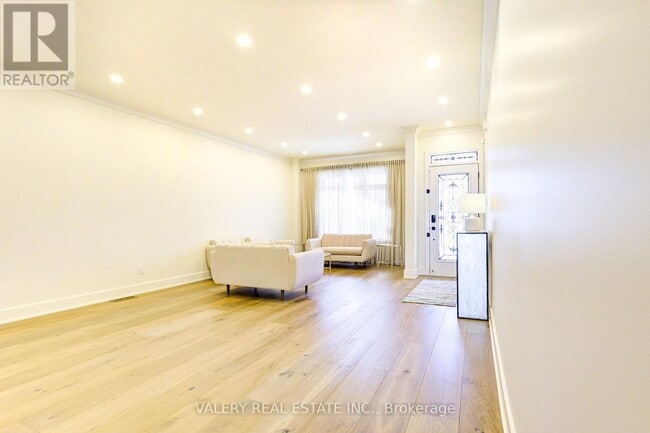 Building Photo - 3553 Jorie Crescent