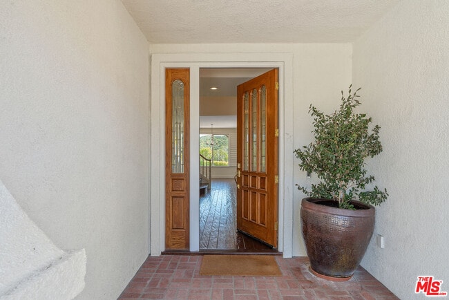 Building Photo - 674 Via de Tierra