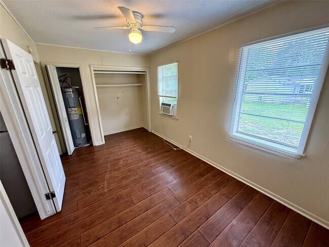 Foto del edificio - 519 McGuire Ln