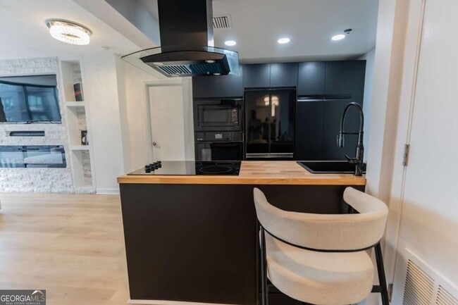 Foto del edificio - 1280 W Peachtree St NW