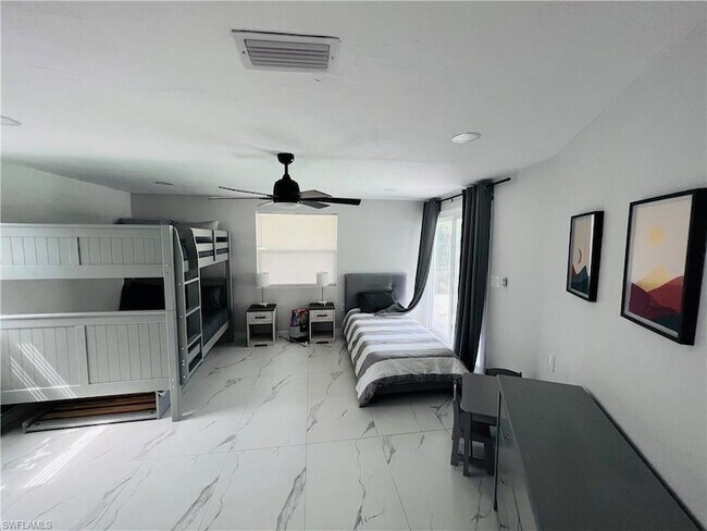 Foto del edificio - 4439 Parrot Ave