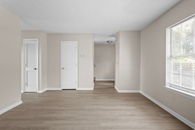 Foto del edificio - 3 bedroom townhome available in Whitfield ...