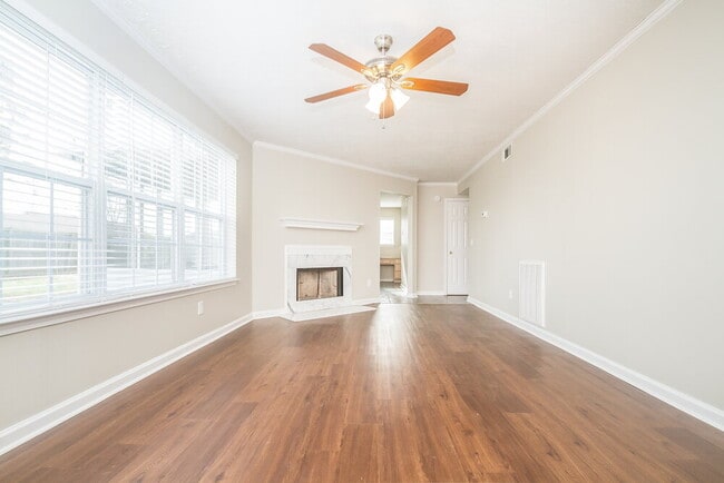 Foto del edificio - 878 Lavergne Ln