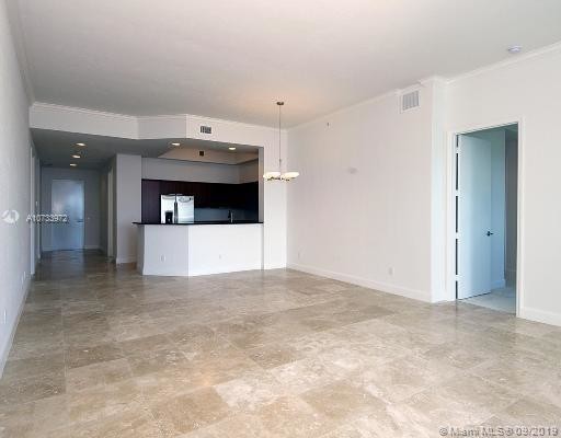 Foto del edificio - 14951 Royal Oaks Ln