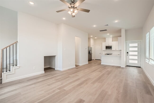 Building Photo - 33110 Willow Hts Ln