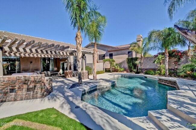 Building Photo - 13059 E Poinsettia Dr
