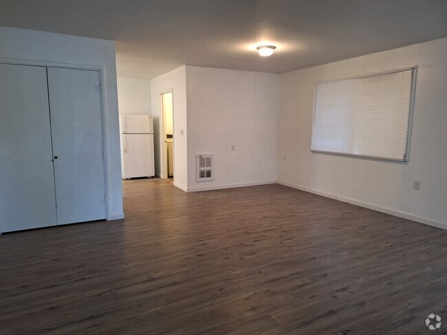 Building Photo - 521 Mary St
