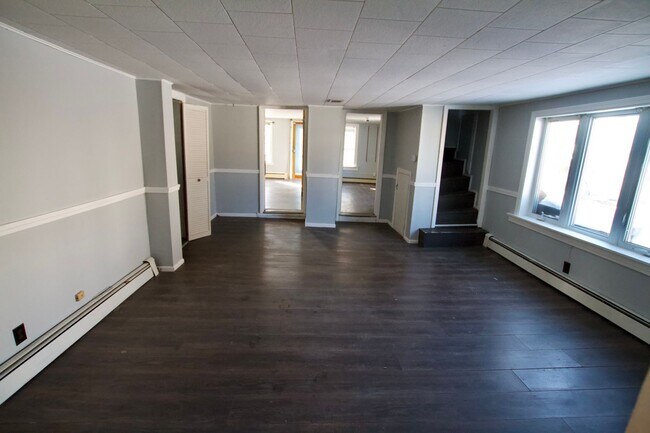 Building Photo - Spacious 4–5 Bedroom Home on French Island – Old Town