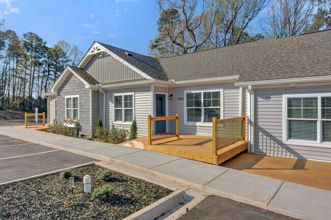 Foto del edificio - Modern 2-Bed, 2-Bath Single-Level Townhome...