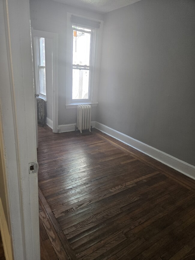Building Photo - 1049 S 54th St
