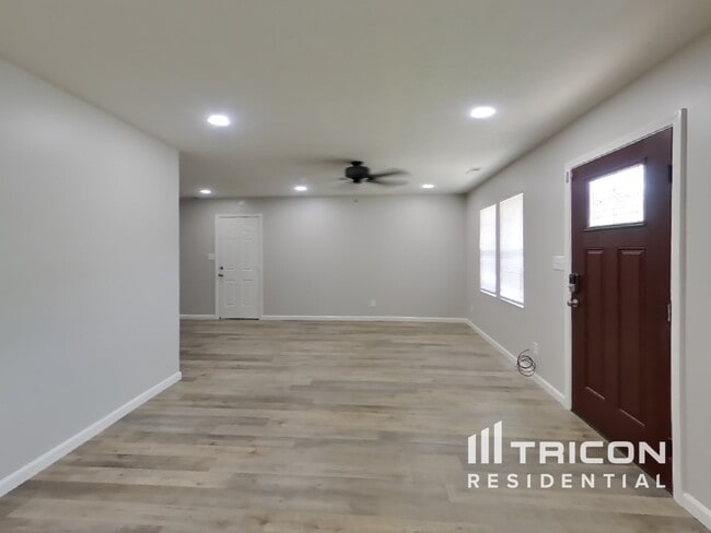 Building Photo - 5314 Yucatan Dr