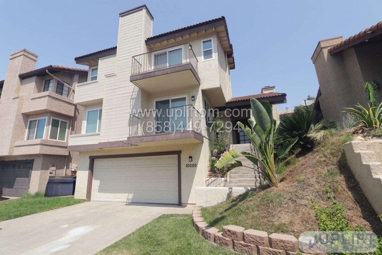 Foto principal - Beautiful Spring Valley home, tri floor 4 ...