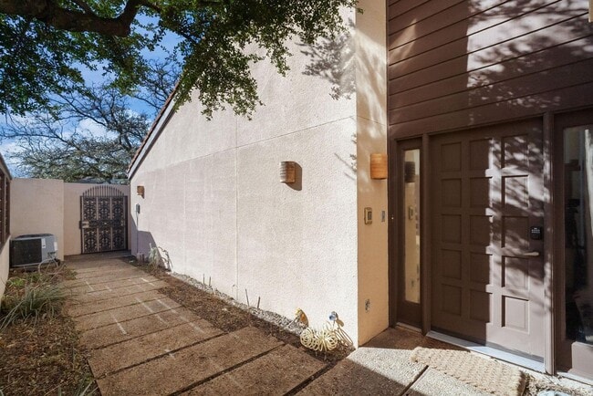 Building Photo - Amazing Mid-Century Modern 2 Bed, 2.5 Bath Ready for New Tenants- Eagle Mountain Saginaw ISD- 76179