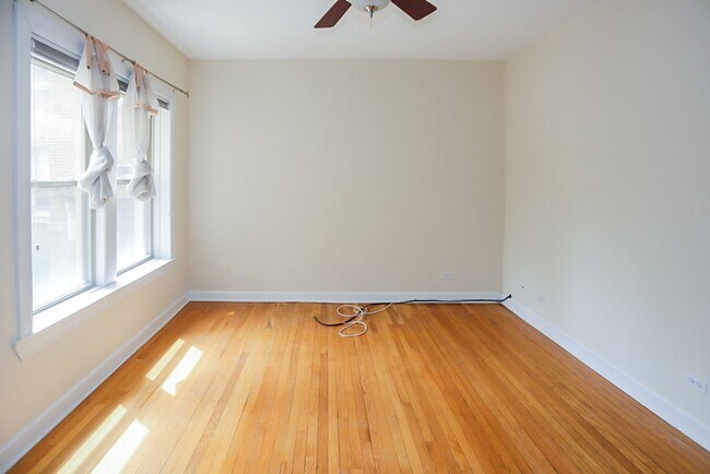 Building Photo - 1946 W Leland Ave