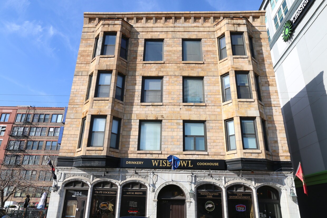 Primary Photo - 324 S Racine Ave