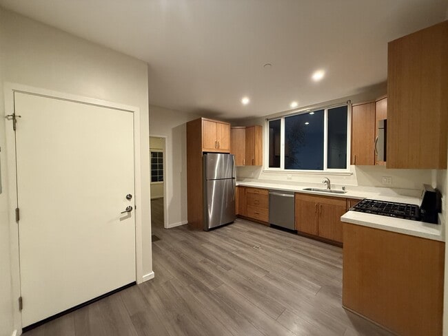 Photo - 562 29th St Townhome