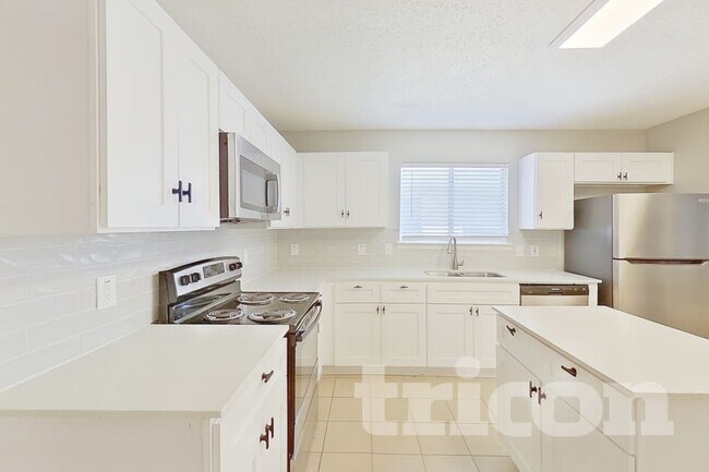 Building Photo - 2922 Marquis Ln