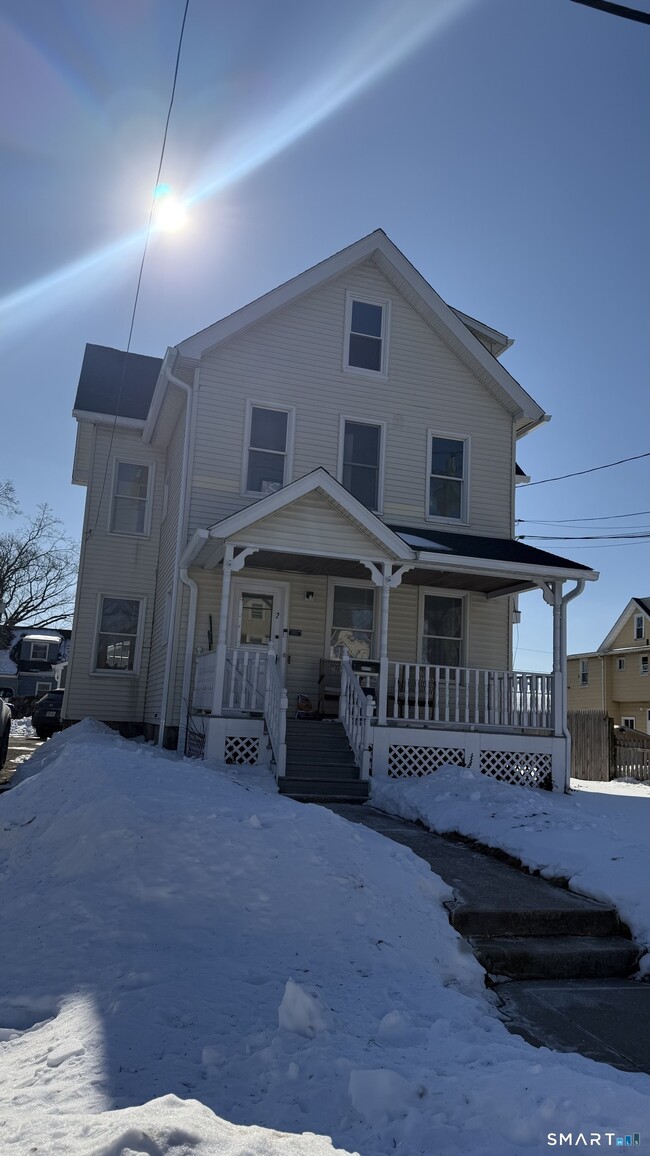 Building Photo - 2 Lowndes Ave