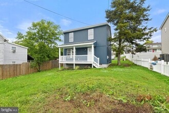 Building Photo - 558 Branch St