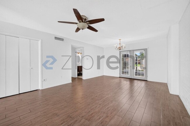 Building Photo - Unit