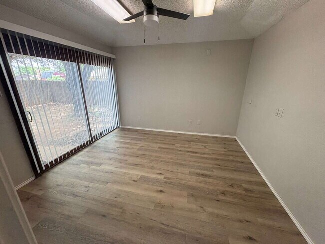 Foto del edificio - Stunning Home Near McCullough Park!