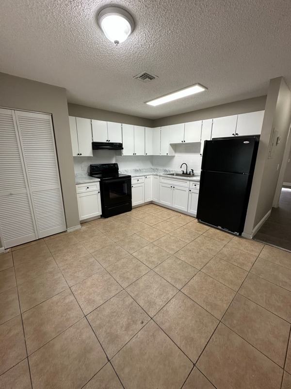 Building Photo - 4833 Serafica Dr