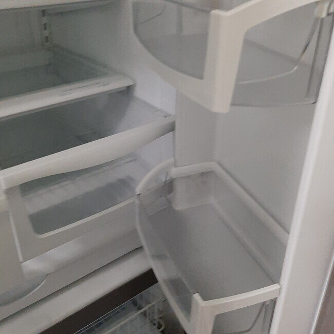 NEVERA DE ACERO INOXIDABLE LIMPIA - 906 Hartford Dr