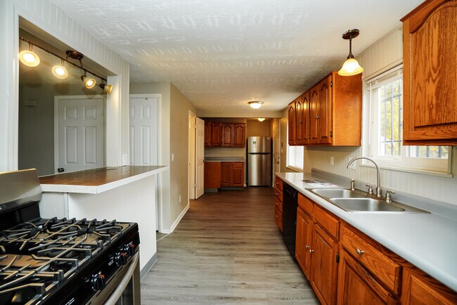 Foto del edificio - 3472 Green Meadows St